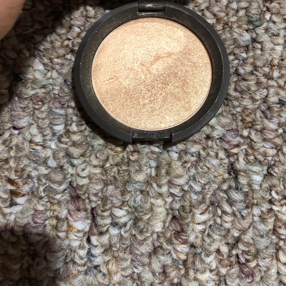 BECCA highlighter - Picture 3 of 3